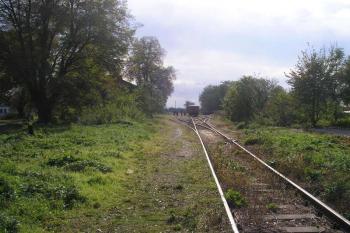 pohled od konečné v Tovačově směrem k bývalému nádraží ( © Ondřej Štěpánek 11/2007)