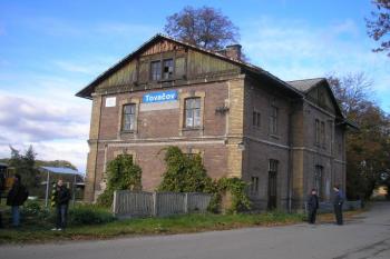 pohled na budovu bývalého tovačovského nádraží ( © Ondřej Štěpánek 11/2007)