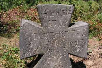 Gaudernackův smírčí kříž u Arnoltic (© Michal Kiesel, 11/2007)