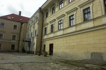 zámecké nádvoří (© Milan Caha, 10/2007)