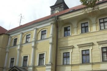 zámecké nádvoří (© Milan Caha, 10/2007)