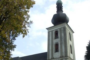 kostel od západu (© Milan Caha, 10/2007)