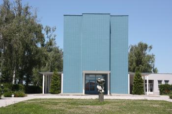 Jižní průčelí ( © Ivan Grisa 06/2010)