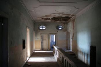 1. patro, pohled od vstupu na balkon (© Ondřej Moravanský, 11/2010)