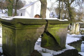 náhrobek (© Daniela Fantová, 11/2007)