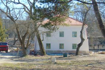 Jižní boční strana zámku (© Dušan Dohňanský  03/2022)