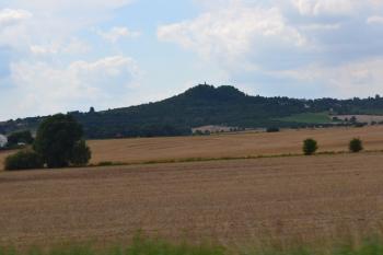 hradní vrch od Jičína (© Daniel Šmidrkal, 07/2014)