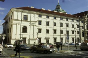 pohled ze severní části Malostranského náměstí ( © Milan Caha 11/2007)