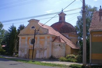 Průčelí kaple (© Milan Náplava, 11/2007)