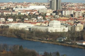 Podolská vodárna z Dívčích hradů ( © Milan Caha 04/2009)