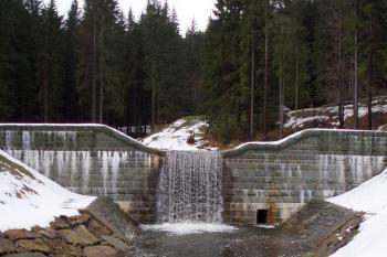 Hráz Bedřichova klausu ( © Jan P. Štěpánek 11/2007)
