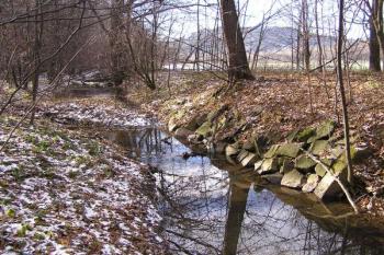 bývalý plavební kanál kousek nad místem vtoku do Bystrého potoka ( © Jan P. Štěpánek 11/2007)