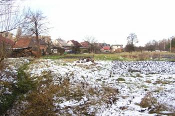 pohled na místo tzv. shromaždě či také skladiště plaveného dřeva a místa, kde se nacházely tzv. uhliska. ( © Jan P. Štěpánek 11/2007)