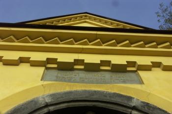 průčelí obřadní síně ( © Milan Caha 11/2007)