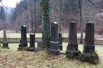 židovský hřbitov ve Velkých Karlovicích ( © Jan P. Štěpánek 11/2007)