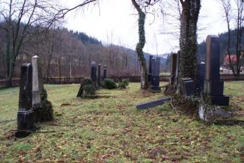 židovský hřbitov ve Velkých Karlovicích ( © Jan P. Štěpánek 11/2007)