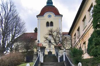 Kostel Nejsvětější Trojice ve Zdounkách ( © Pavel Vítek 02/2008)