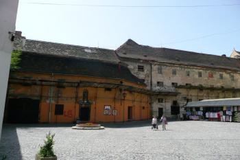 část klášterních budov ( © Jan P. Štěpánek 06/2008)