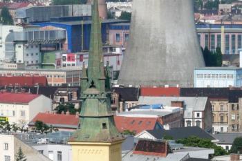 věž františkánského kostela v pohledu z katedrály na Petrově ( © Jan P. Štěpánek 06/2009)