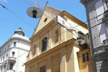 průčelí františkánského kostela obrácené do Masarykovy ulice ( © Jan P. Štěpánek 06/2009)