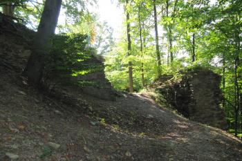 hrad od cesty (© rodo chrozit, 09/2010)