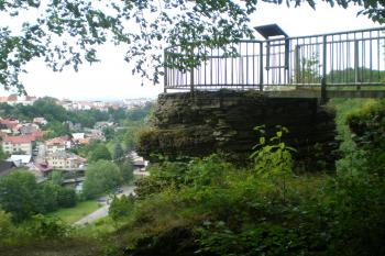 Pohled na Juránkovu vyhlídku s NMnM v pozadí (© Marek Reimann, 07/2016)