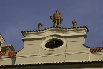 plastika na štítě ( © Milan Caha 07/2008)