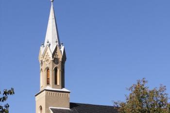 evangelický kostel od prženské tvrze ( © Jan P. Štěpánek 10/2007)