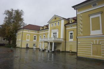 dvorní trakt ( © Milan Caha 12/2007)