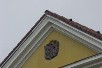 štít dvorního traktu ( © Milan Caha 12/2007)