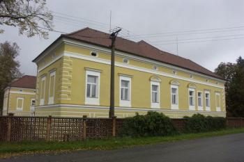 západní křídlo ( © Milan Caha 12/2007)