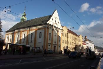kostel s klášterní budovou ( © Milan Caha 12/2007)