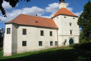 zámek od jv. (© D Dohňanský, 09/2015)