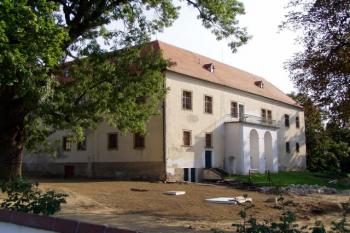 Zadní trakt zámku (© Marek Pouzar, 12/2007)
