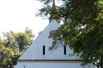Západní průčelí s hlavním vstupním portálem ( © iV 14.9.2007)