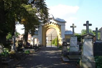 Hřbitovní brána ( © iV 14.9.2007)