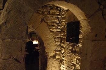 portálky v raně gotickém sklepení domu ze 13. století ( © Milan Caha 09/2009)