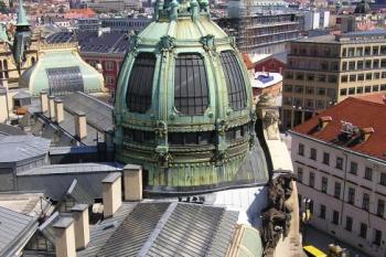 Střecha hlavního průčelí Obecního domu z Prašné brány ( © Jan P. Štěpánek 07/2007)