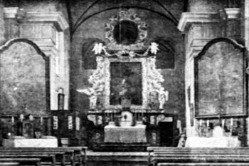 interiér kostela na počátku 20. století (© Antonín Podlaha: Posvátná místa království Českého; Díl 3., Vikariáty: Kralovický, Vlašimský a Zbraslavský, Dědictví sv. Jana Nepomuckého, Praha 1909)