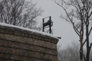 Pozůstatek technického zařízení (© Rostislav Vondra, 12/2007)