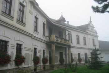 vých.průčelí od severu (© D Dohňanský, 10/2014)