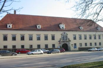 hlavní zám průčelí na záp. straně (© D Dohňanský, 01/2016)