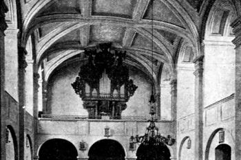 interiér kostela na počátku 20. století (© Antonín Podlaha: Posvátná místa království Českého; Díl 3., Vikariáty: Kralovický, Vlašimský a Zbraslavský, Dědictví sv. Jana Nepomuckého, Praha 1909)