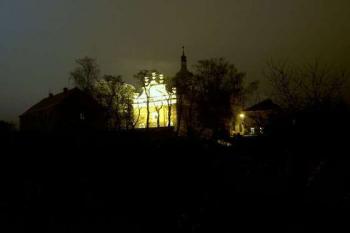 Noční pohled od potoka (© Zdeněk Holcingr, 12/2007)