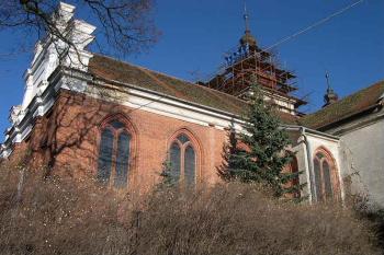 Jižní průčelí lodi (© Ivan Grisa, 10/2003)