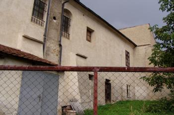 průčelí do dvora (© Karel Husák, 09/2005)