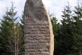 kamenná stéla u Ivančeny ( © Jan P. Štěpánek 05/2006)