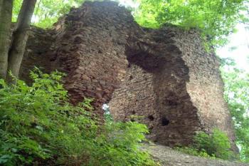 Vstupní brána z hradního příkopu (2002 ©Václav Hodek)