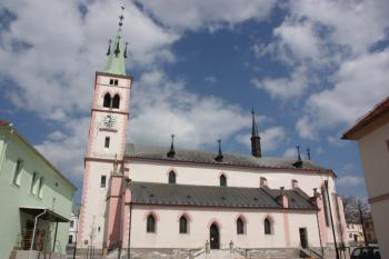 Kostel od jihu ( © Ivan Grisa 04/2011)
