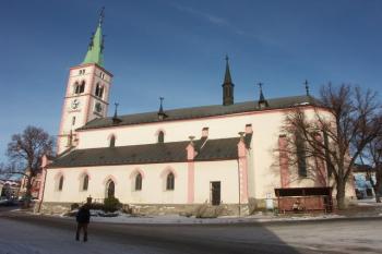 kostel sv. Markéty - pohled od jihu ( © Milan Caha 01/2008)